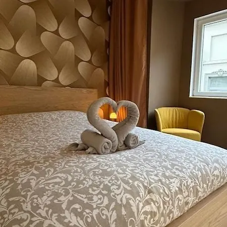 Balcon Cozy Center Of * Mons